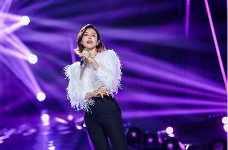 Japanese Singer BENI Captivates Chinese Audiences on Singer 2025