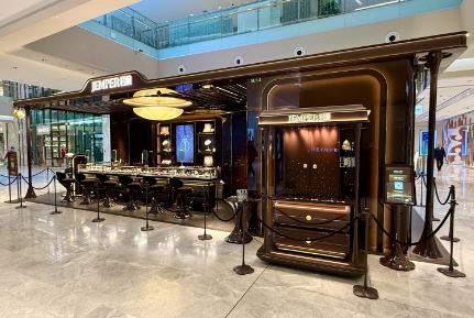 �����細�ڣ�����������ɫԢ�ԣ������ó����Ļ�����Ұ��