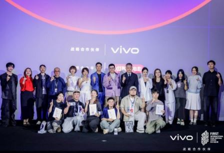 vivoЯ��FIRST�����Ӱչ�ٰ���߽쳬��Ƭ�佱��